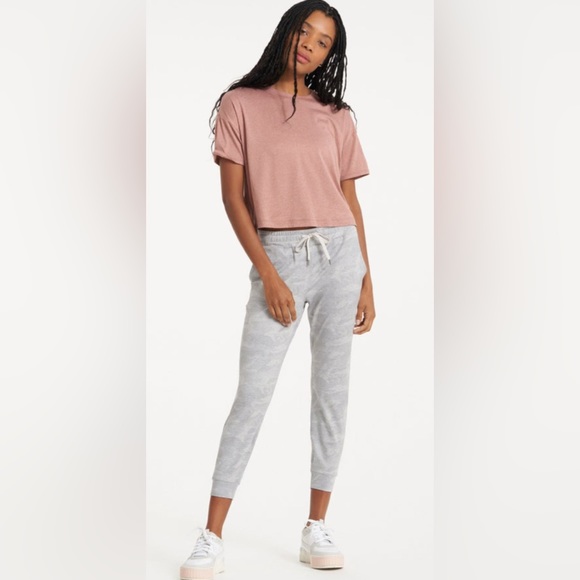 Vuori Pants - Vuori Performance Joggers, Grey Camo